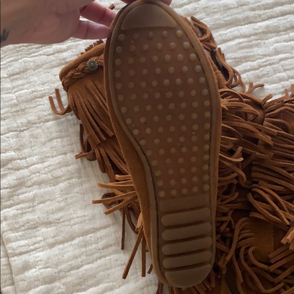 Minnetonka fringe moccasins - Picture 3 of 5